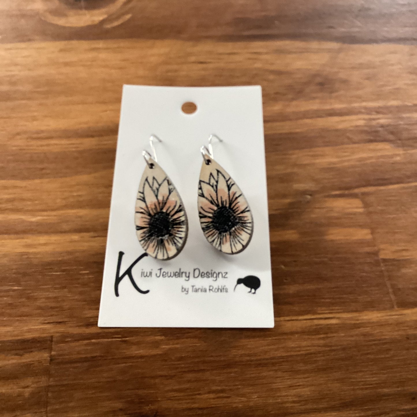 Kiwi Jewelry Designz - Wooden Earrings