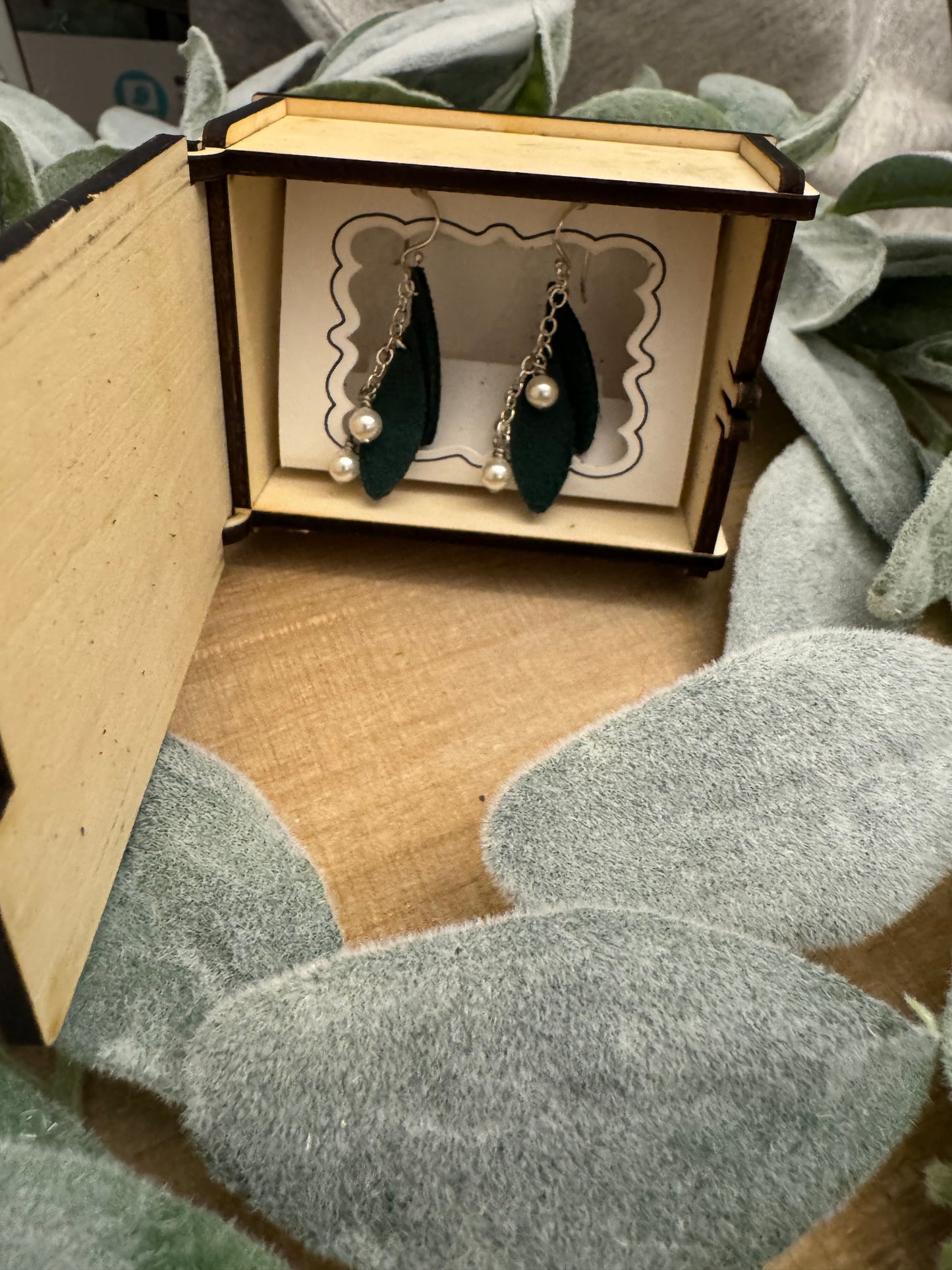 Mistletoe and Box Earring Set