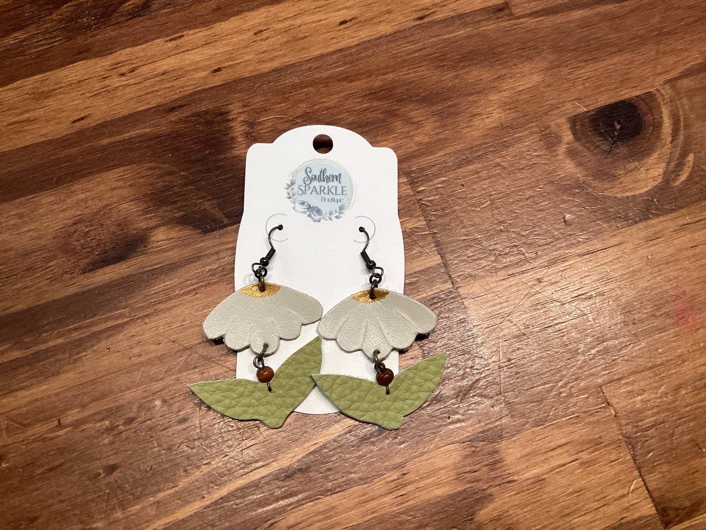 SSB White Daisy dangle earrings