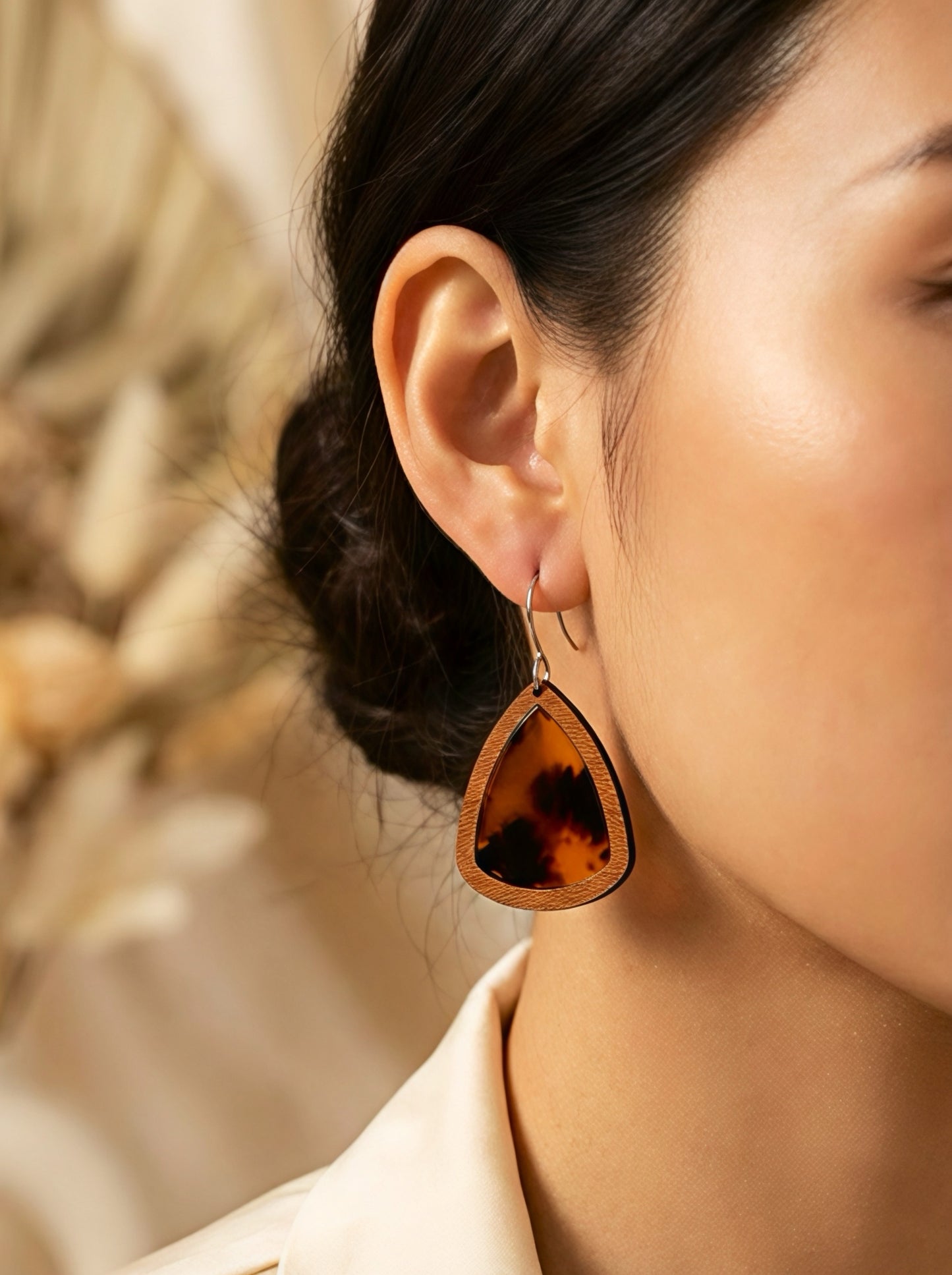 Wood/acrylic tortoiseshell design earrings