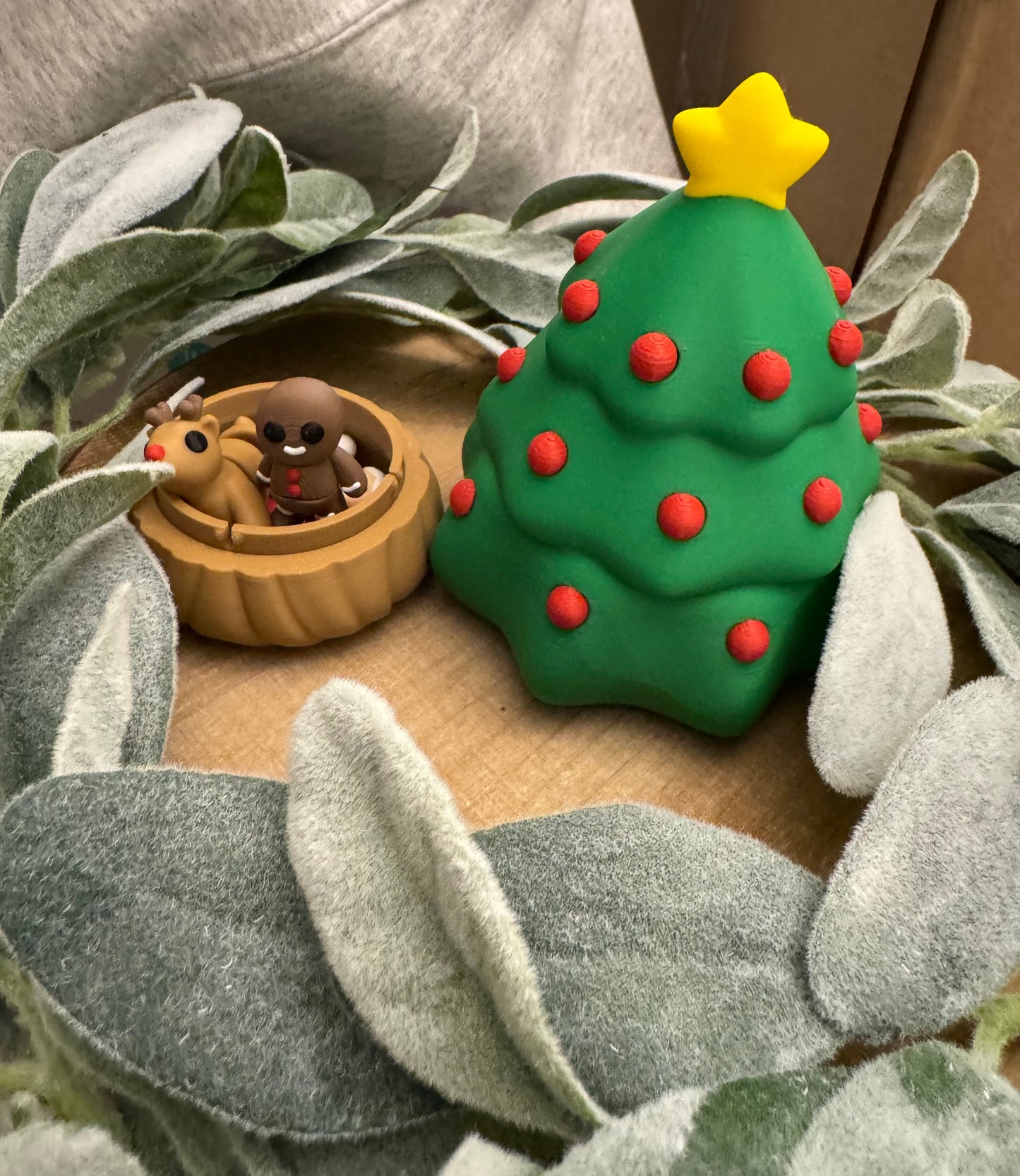 3-D Printed Christmas Tree with 5 Mini Figures