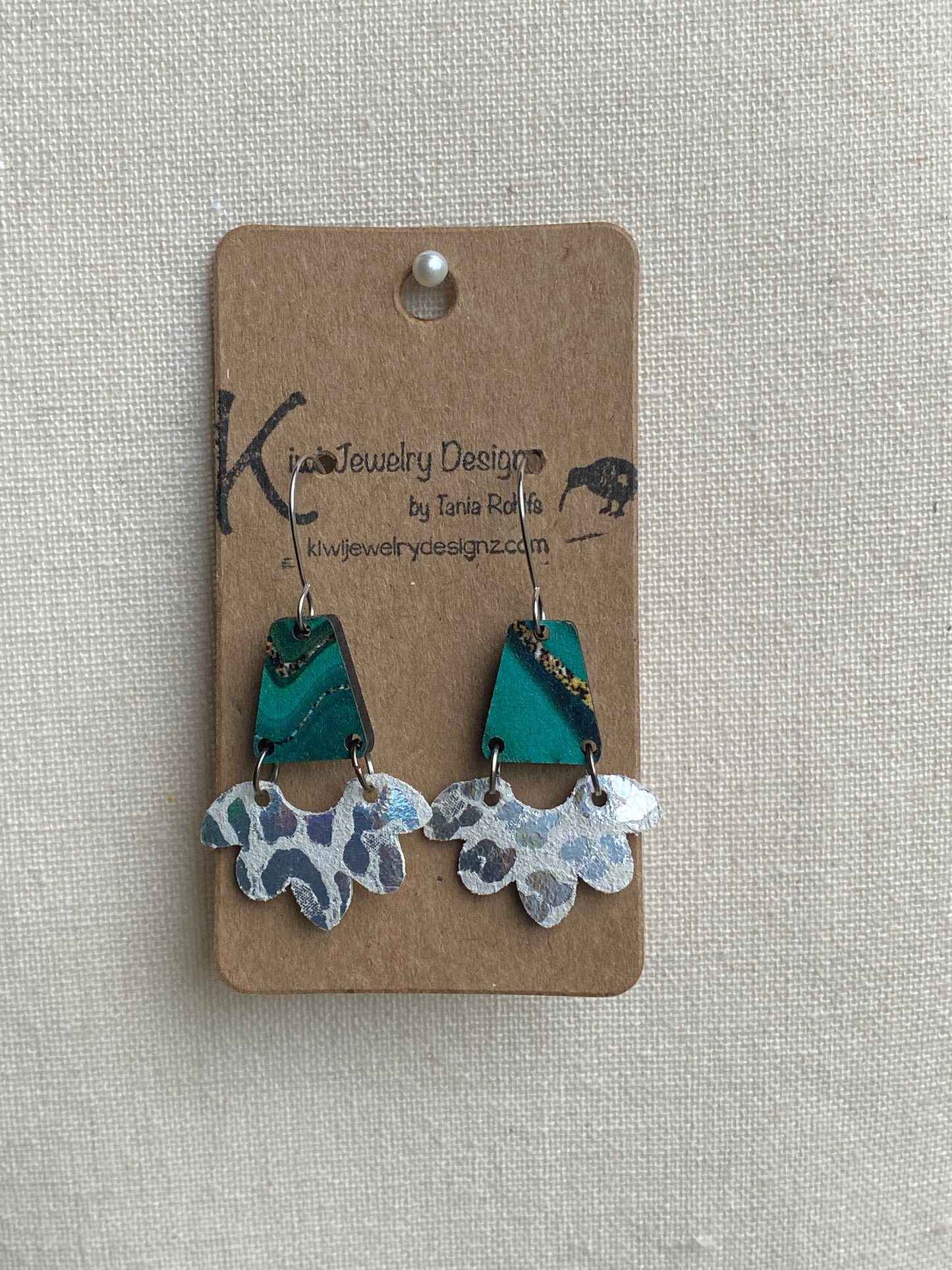 Kiwi Jewelry Designz - Leather & Wood Earrings