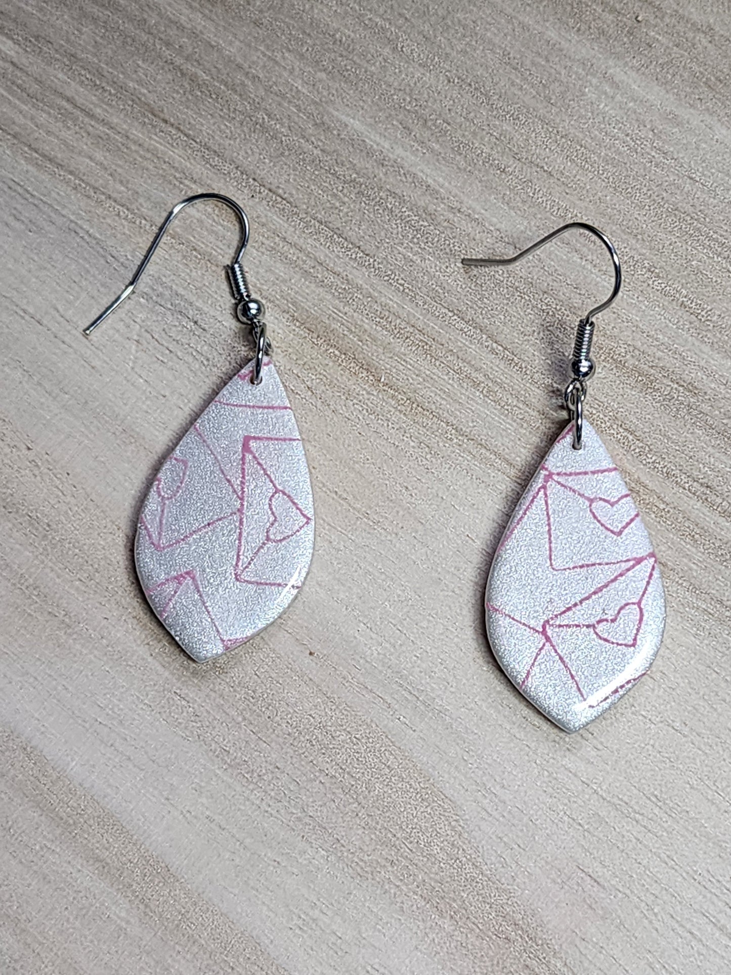 Medium Dangle