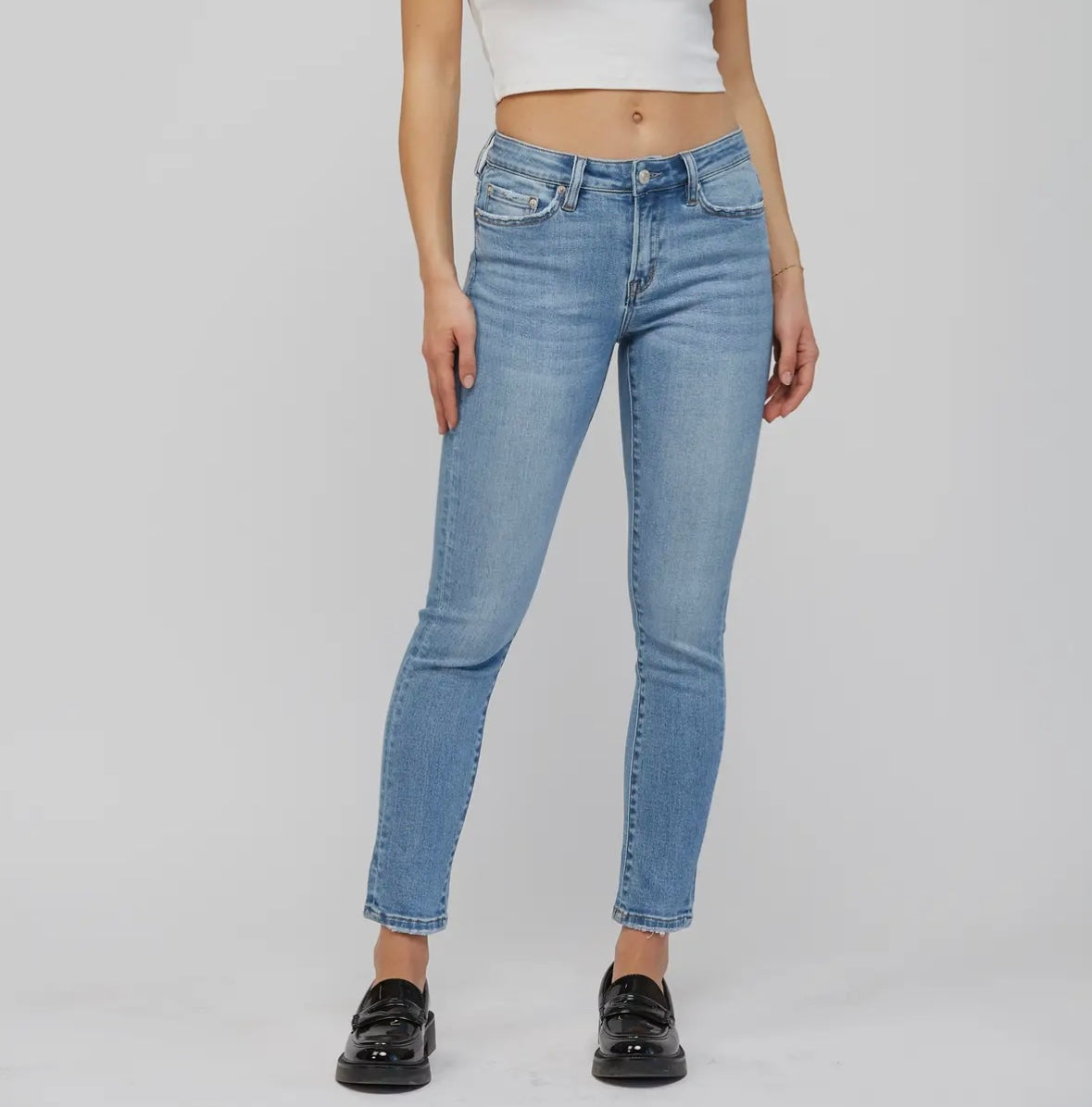 Mica MR Cigarette Ankle Jeans