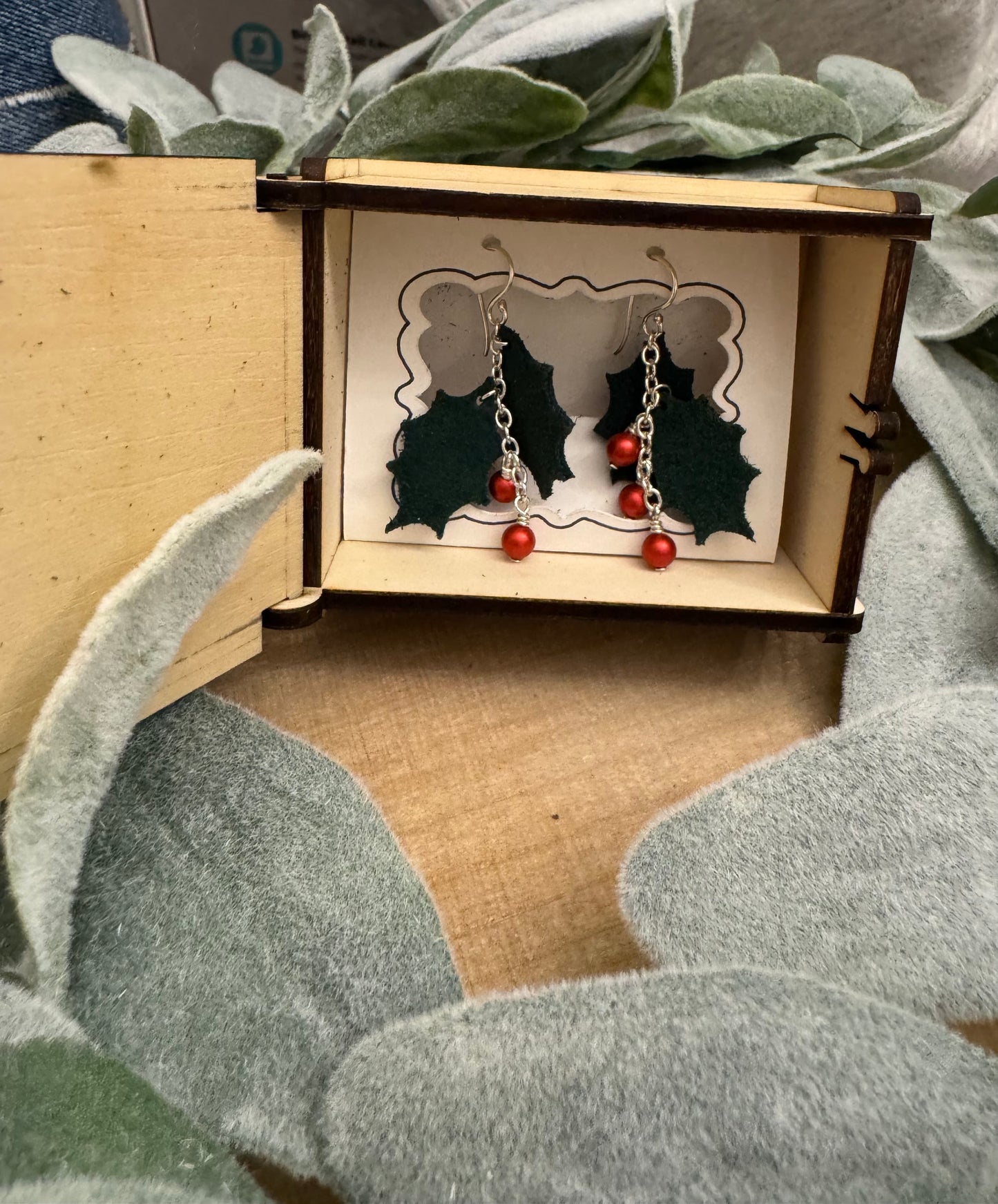 Mistletoe and Box Earring Set