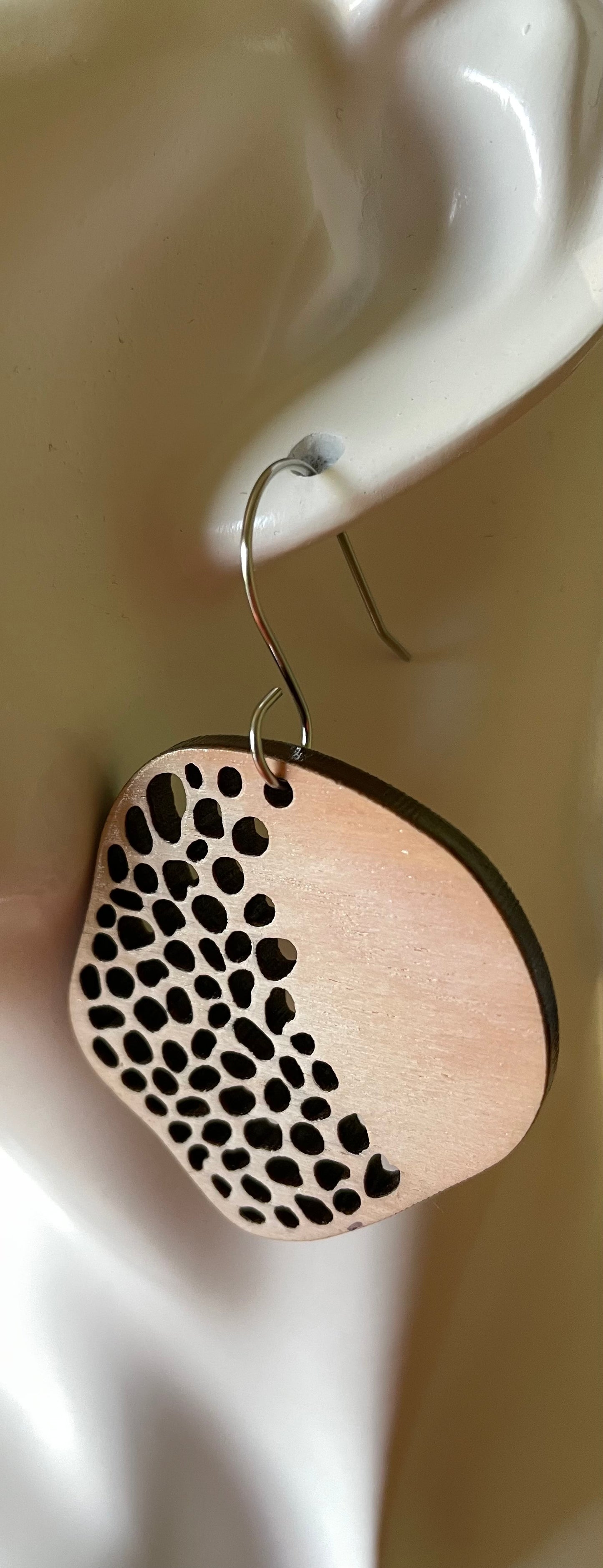 Half wave cobblestone wooden distress earrings