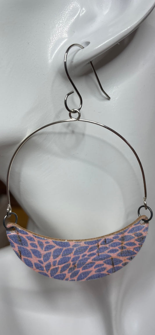 Wire Hoop & Leather earrings (pink/blue)